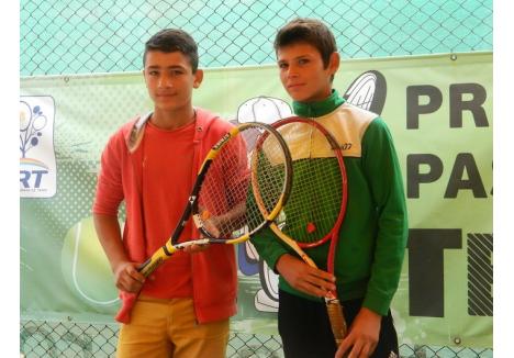 Fraţii Arpad (stânga) şi Robert (drepta) Nagy, cei mai tineri instructori de tenis de câmp din Bihor